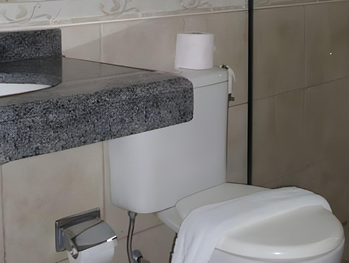 Bathroom 4, Hotel del Principe, Marabá