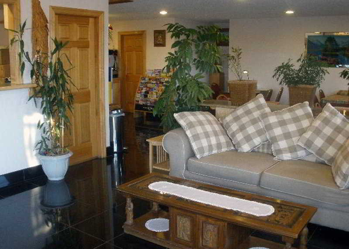 Public Area 2, Econo Lodge Inn & Suites Madras, Jefferson
