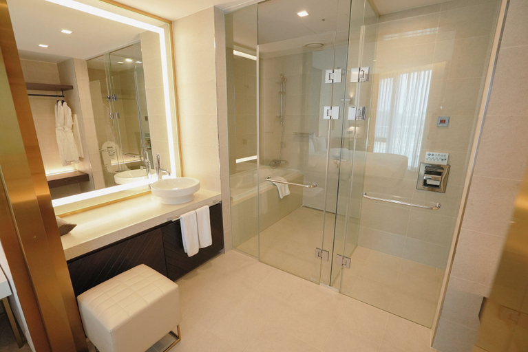 bathroom 11