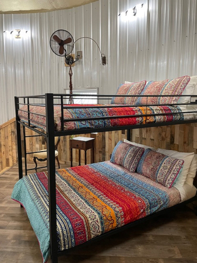 Bedroom 3, Hermann Grain Bins BNB, Gasconade