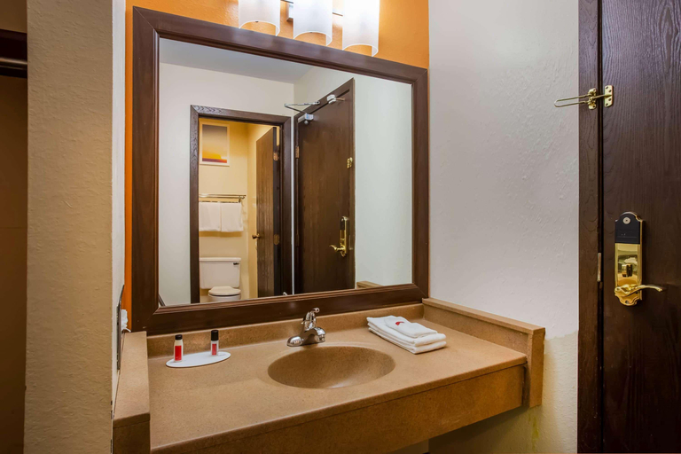 Bathroom 4, Days Inn & Suites by Wyndham Stevens Point, Portage
