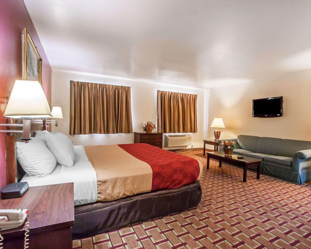 Bedroom 3, Econo Lodge Dexter, Stoddard