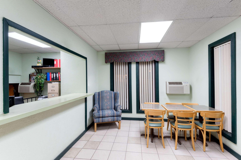 Public Area 2, Super 8 by Wyndham Raton, Colfax
