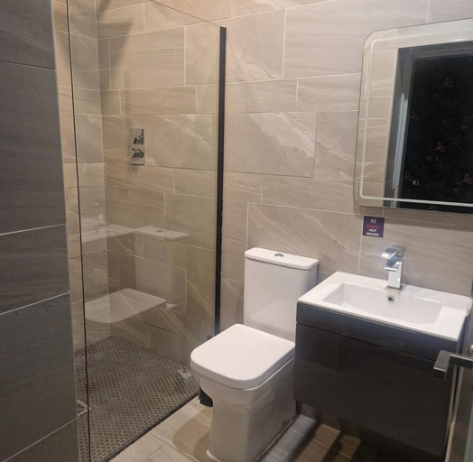 Bathroom 3, Hotel 105 by Hillcrest Hotel, Sefton