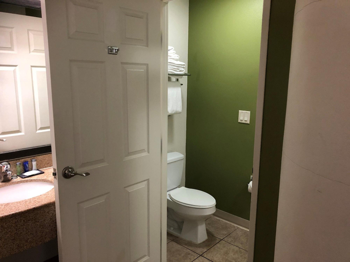 Bathroom 5, Sleep Inn & Suites Conference Center & Water Park, Ward