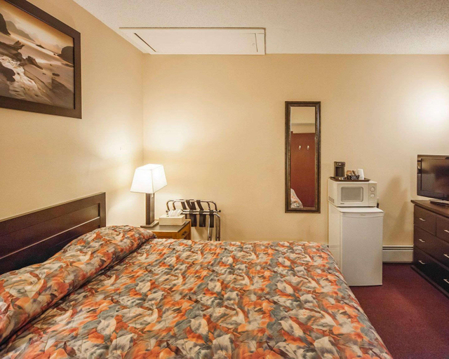 Bedroom 3, Econo Lodge Edson area, Division No. 14