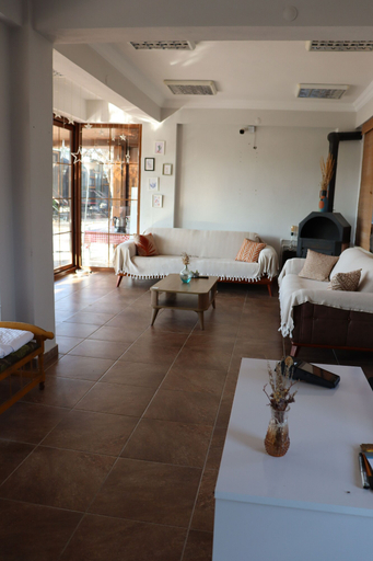 Others 5, Herrera Otel & Tiny Houses, Ezine
