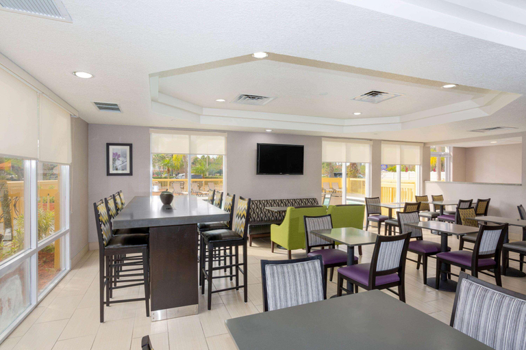 Public Area 3, La Quinta Inn & Suites by Wyndham Mobile - Daphne, Baldwin