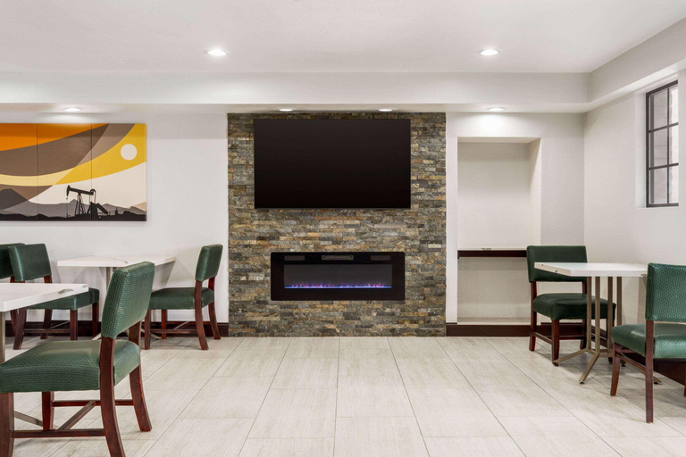 Public Area 2, La Quinta Inn by Wyndham Victoria, Victoria