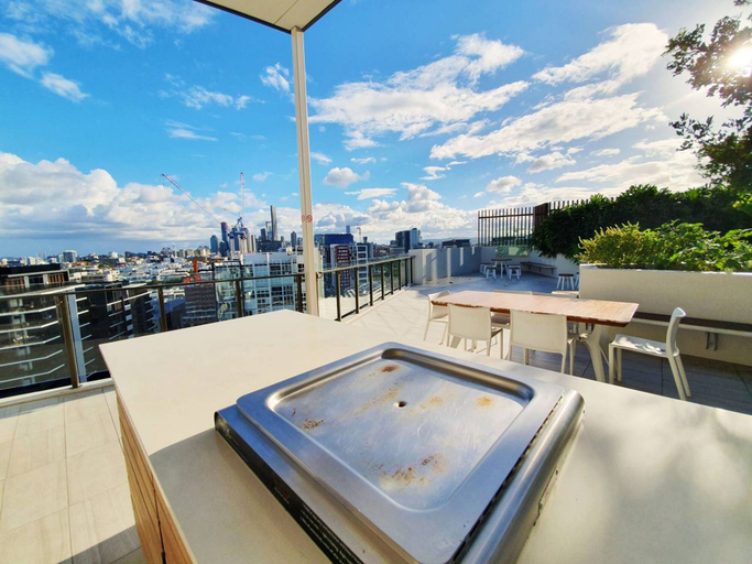 Room 4, 2BR Food Drink Hub Pool Balcony Gym Rooftop, Newstead