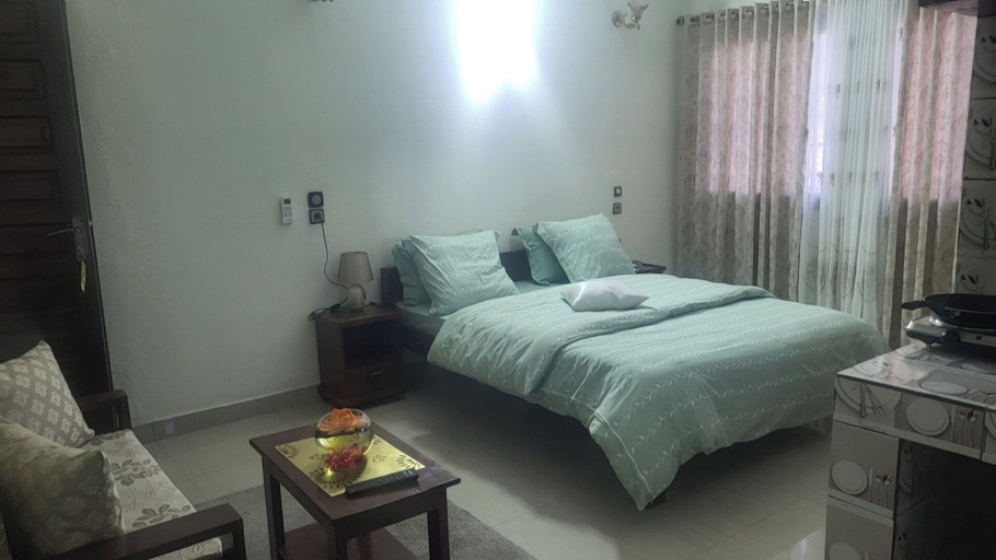 Bedroom, Hôtel Continental, Menabe