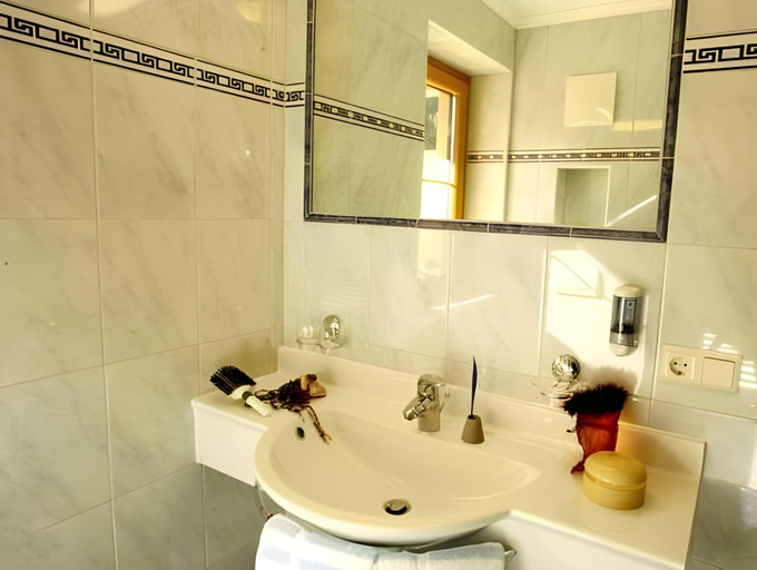 Bathroom 3, Hotel Garni Forelle, Schwaz