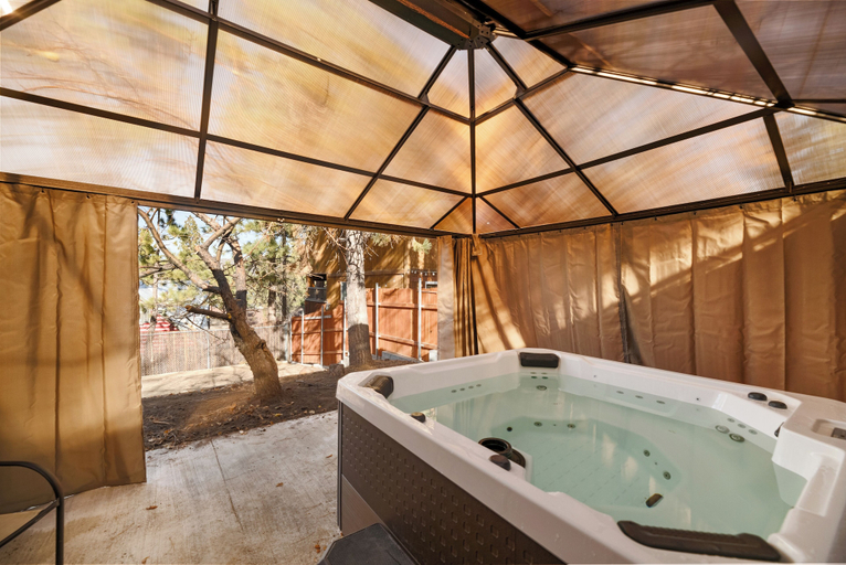 Bathroom 3, Chalet Des Ours, San Bernardino
