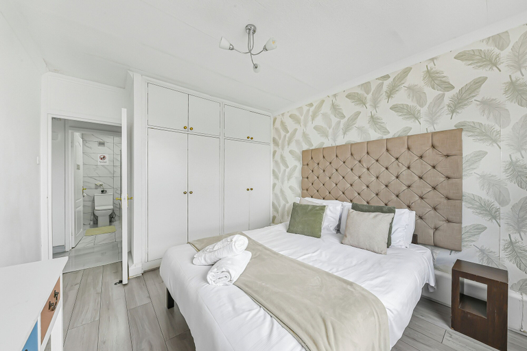 Others 4, Marble Arch Marylebone Flat, London