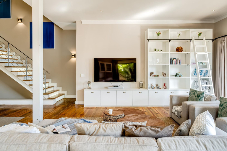 Room 5, Camps Bay 4bed Villa w Pool Luxe on Central, City of Cape Town