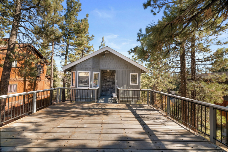 Exterior & Views 1, Unwinding Bear, San Bernardino
