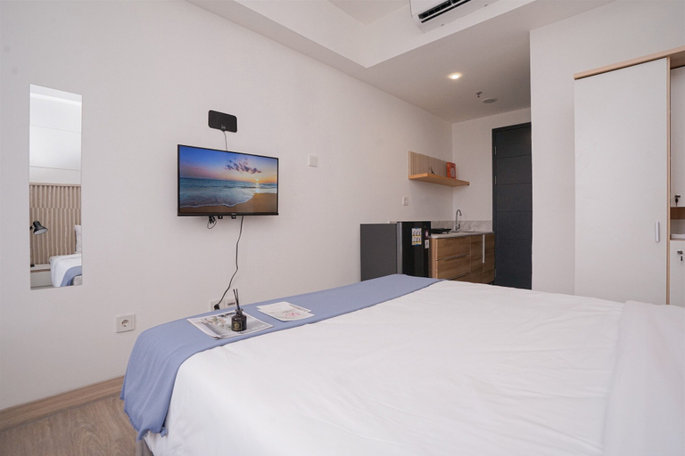 Bedroom 3, Comfortable Studio Room at Collins Boulevard Apartment, Tangerang