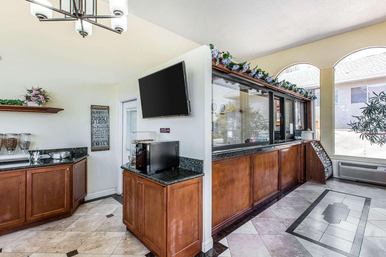 Public Area 2, Rodeway Inn & Suites Canyon Lake-Menifee West, Riverside