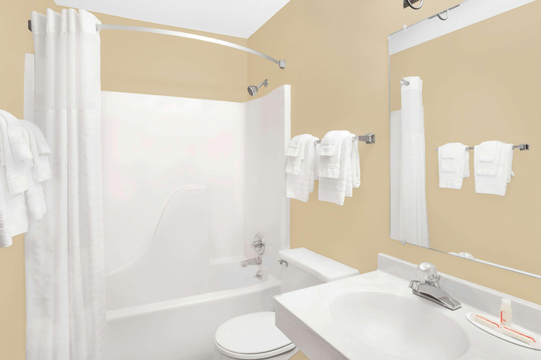 Bathroom 3, Super 8 by Wyndham Mt Pleasant, Henry
