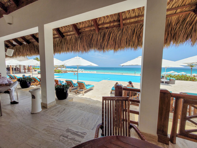 Food & Drinks 5, Cana Rock Star Condo Hotel, Salvaleon de Higuey