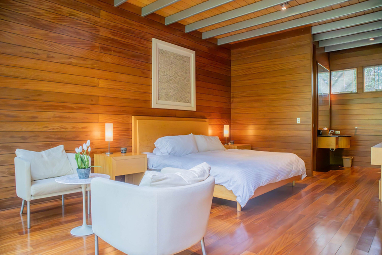 Room 2, w Elegant 5BR Home w Pool in Cieneguilla, Lima