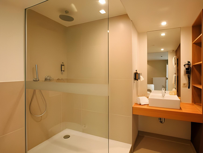 Bathroom 4, Hotel des Bains & Wellness, Liège