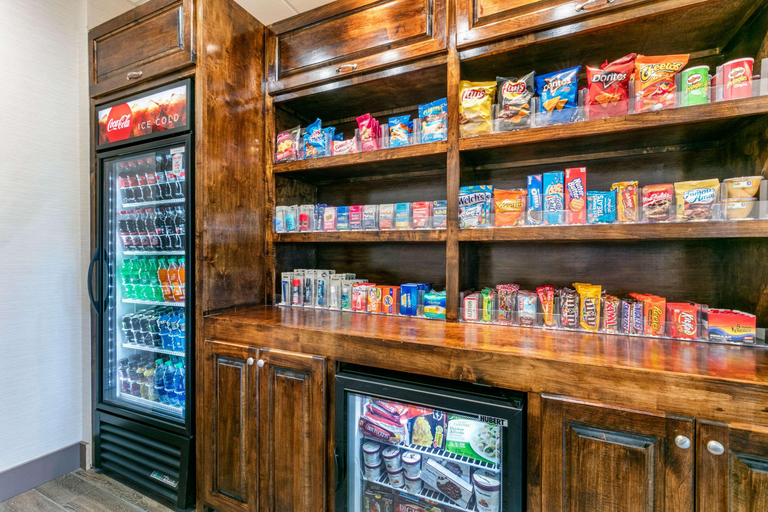 Food & Drinks, Comfort Suites North Tupelo, Lee