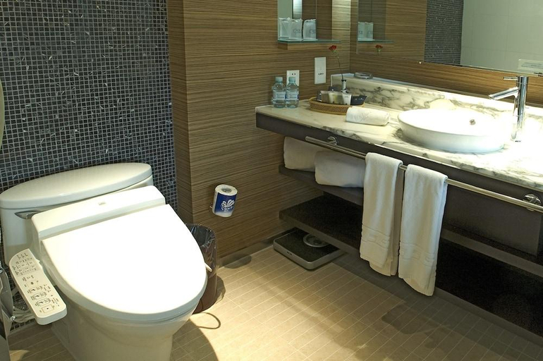 Bathroom 5, Hotel New Otani Chang Fu Gong, Beijing