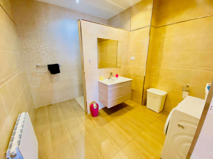Bathroom 3, Luxury villa Investingspain with sea views, pool and jacuzzi, Girona