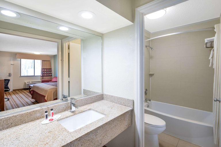 Bathroom 4, Super 8 by Wyndham Burlington NC, Alamance