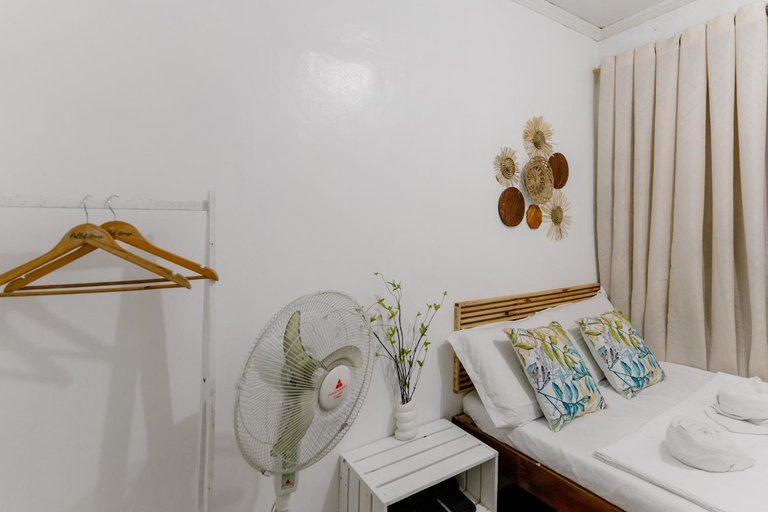 Others 4, Insta-worthy Rustic Studio with balcony -Room only, Iloilo City