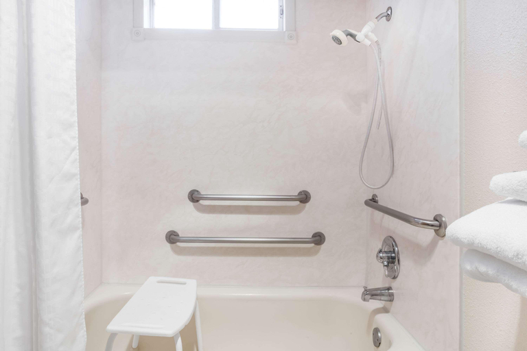 Bathroom 4, Days Inn By Wyndham Burns, Harney