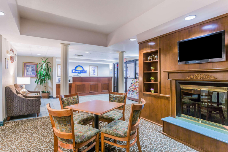 Public Area 2, Days Inn by Wyndham Chiefland, Levy
