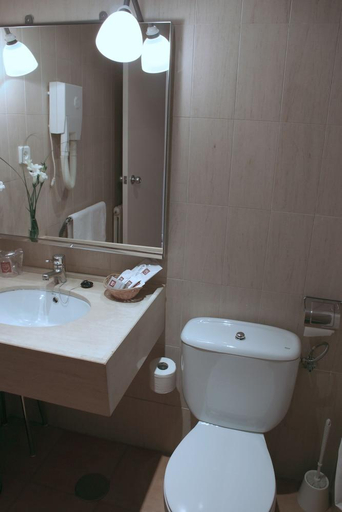 Bathroom 3, Hotel Azar, Cáceres
