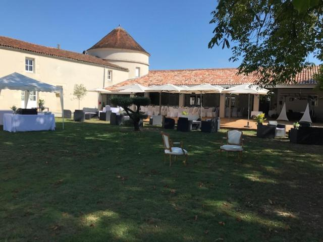 Others 5, Le Logis du Pere, Charente-Maritime