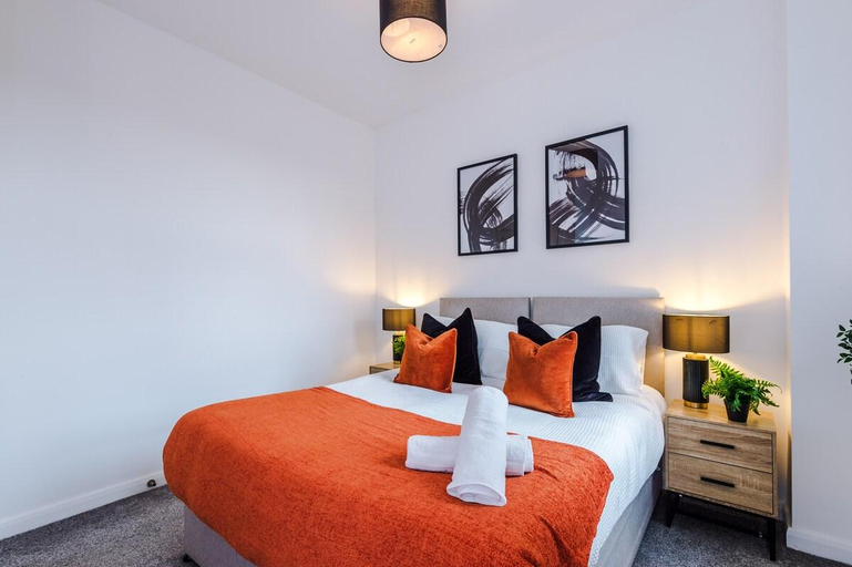 Others 4, Bolton: Stunning 2-Bedroom Apartment, Bolton