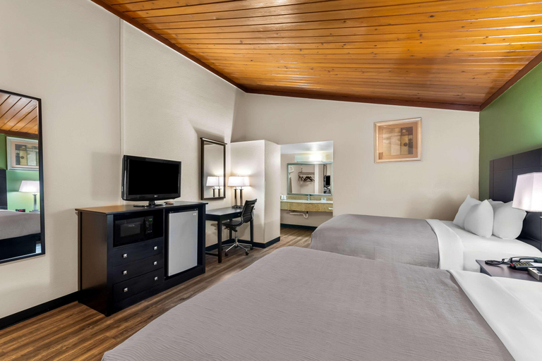 Bedroom 3, Quality Inn Tullahoma, Coffee