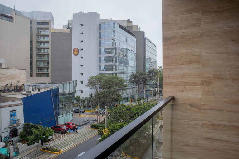 Room 4, w Bright 1BR w Balcony in Miraflores, Lima