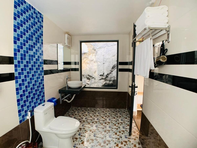 Bathroom, The Bananas Tree, Hoa Lư