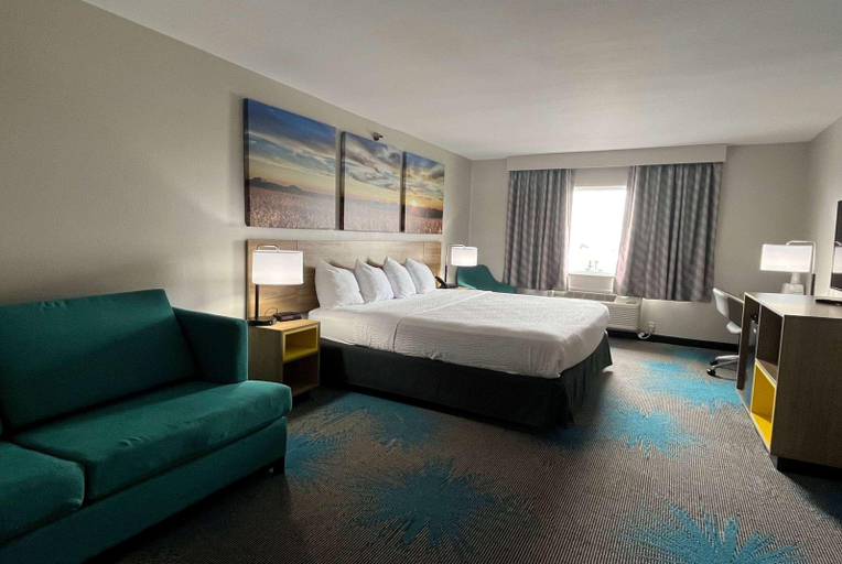 Bedroom 3, Days Inn & Suites By Wyndham Of Morris, Grundy