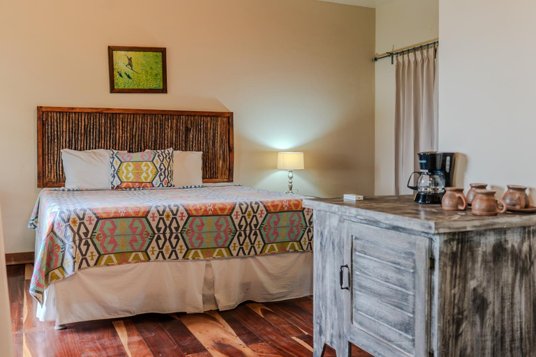 Bedroom 4, La Jolla de Guasacate - Digital Nomad Hotel, Tola