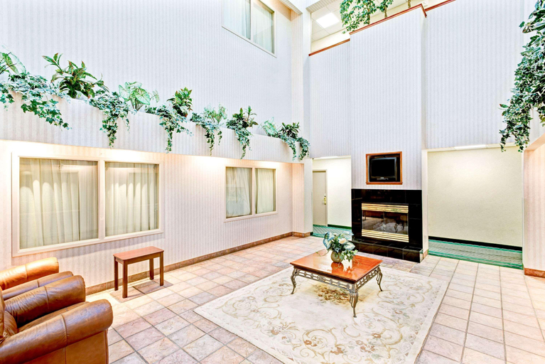 Public Area 2, Super 8 by Wyndham Brockton, Plymouth