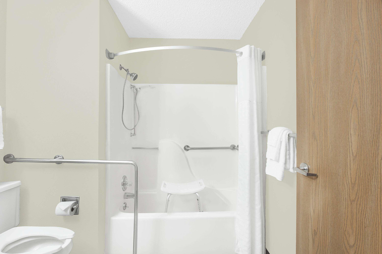 Bathroom 3, Super 8 by Wyndham Mt Pleasant, Henry
