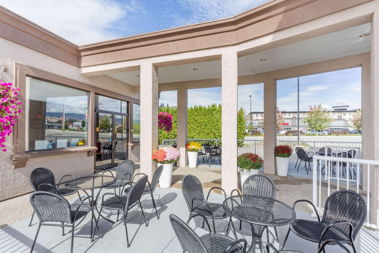 Exterior & Views 2, Super 8 by Wyndham Kelowna BC, Central Okanagan