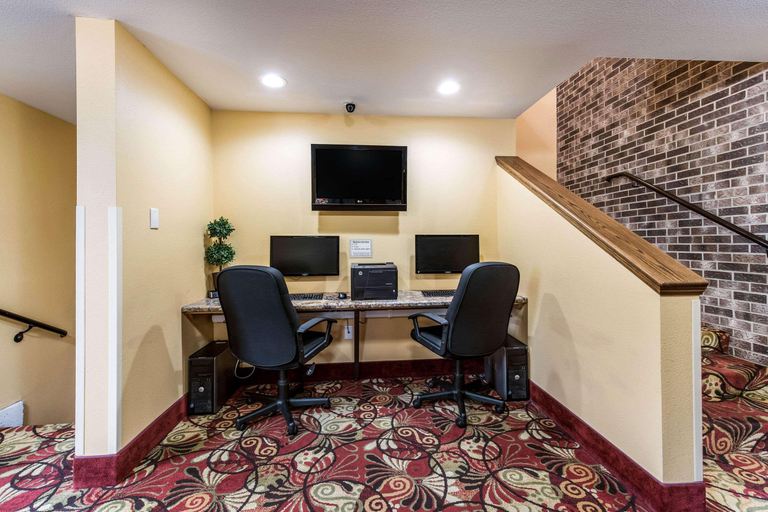Public Area 2, Econo Lodge Mayo Clinic Area, Olmsted