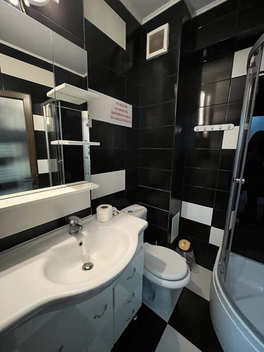 Bathroom 3, Luxorvilla studios, Constanta