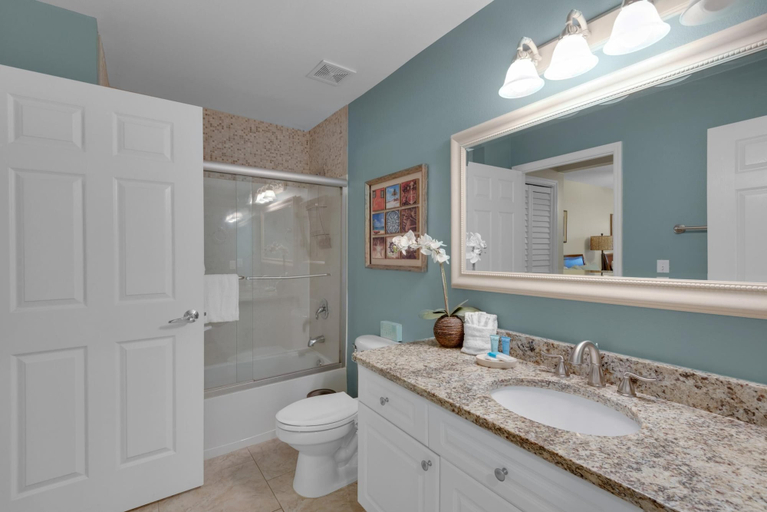 Bathroom 4, Amalfi Coast 101a, Walton