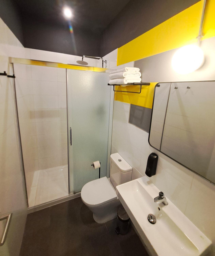 Bathroom 3, Bed and Bike Barcelona, Barcelona