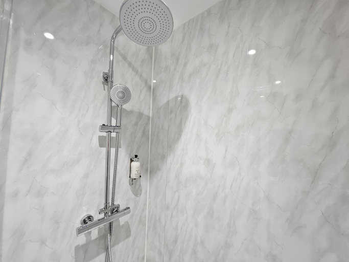 Bathroom 4, Innit Hotel - Marina House, Brighton and Hove