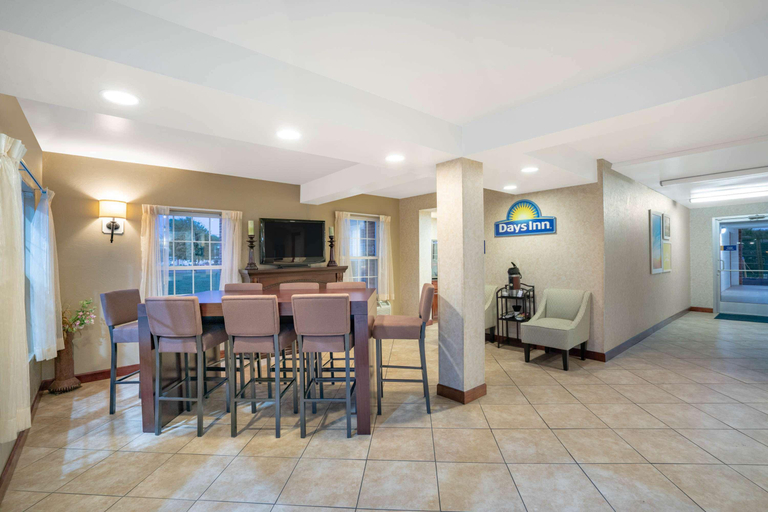 Public Area 5, Days Inn by Wyndham Cave City, Barren